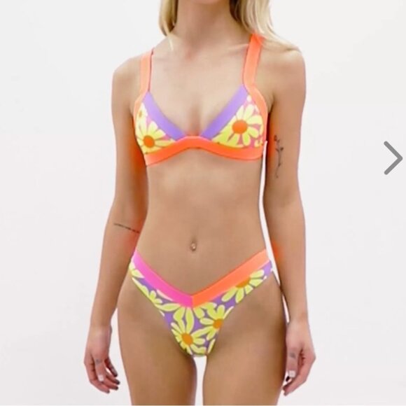 NWT OneOne Swimwear Bikini SET Daisy Kameron Jesse Medium New Floral Flowers New - Picture 5 of 10